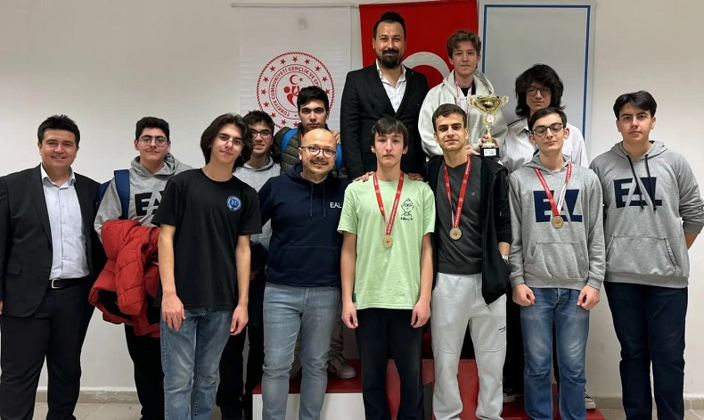 Eskişehir Anadolu Lisesinden iki birincilik
