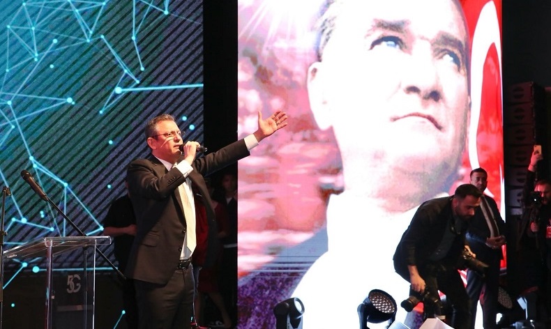Özgür Özel Bursa’dan seslendi: “CHP Atatürk’ün partisidir”