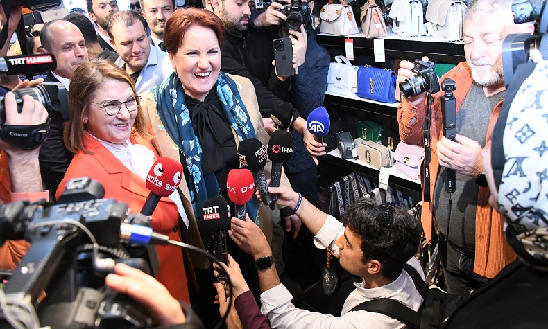 Meral Akşener’den Kahramankazan esnafına ziyaret
