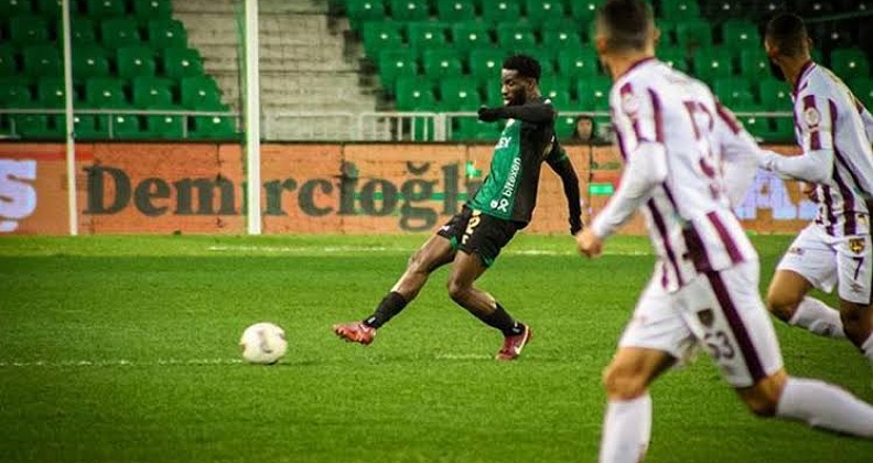 Sakaryaspor Teksüt Bandırmaspor’u tek golle geçti