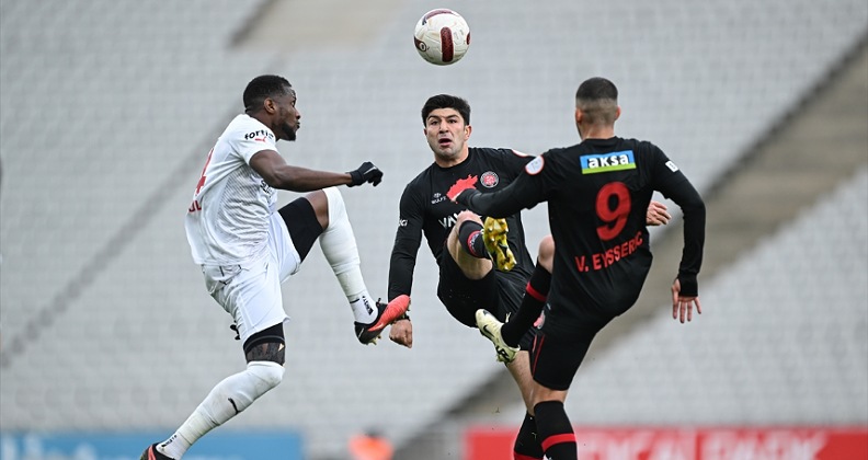 Karagümrük sahasında Siltaş Yapı Pendikspor’u mağlup etti.