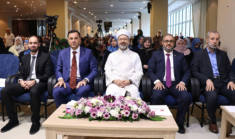 “Şehitlerimizin kabirlerinde rahat uyumasını istiyorsak birlik ve beraberlik içinde olmalıyız”
