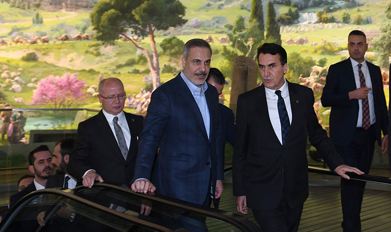 Dışişleri Bakanı Hakan Fidan Panorama 1326’yı gezdi