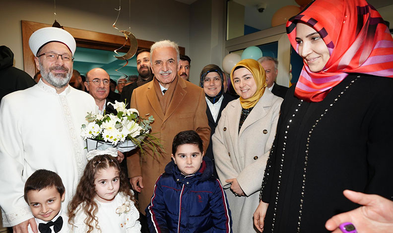 “Gençlerimizin huzur bulduğu yer camiler olmalı”