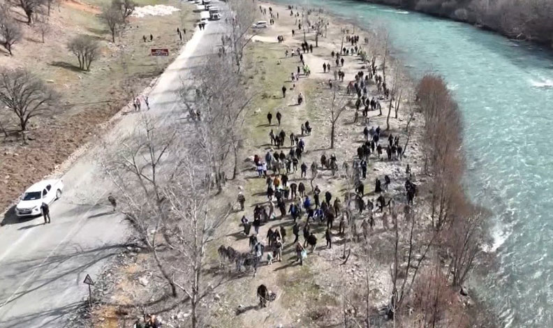 Tunceli’de yüzlerce kişi Munzur Vadisi Milli Parkı’nı temizledi