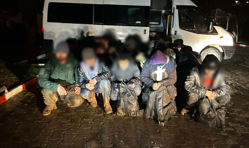 Iğdır’da 39 göçmen ve 4 insan kaçakçısı yakalandı