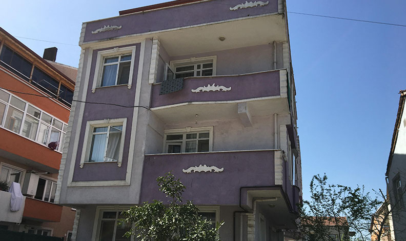 1,5 yaşındaki çocuk 3. kattan düşerek ağır yaralandı