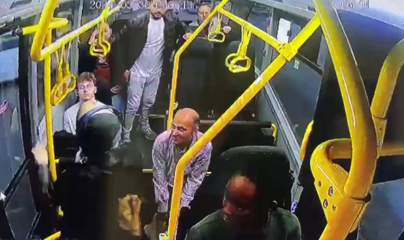 Minibüste fenalaşan yolcusunu hastaneye yetiştirdi