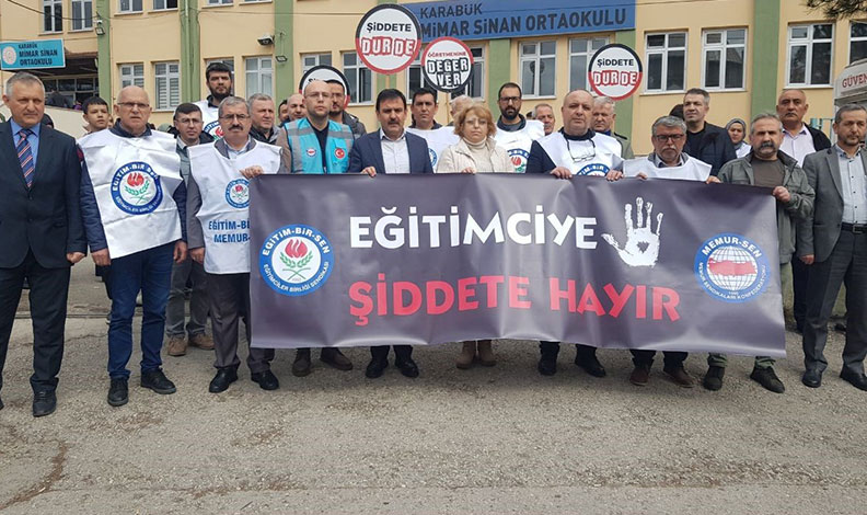 Öğrenci velisinden bir öğrenci ve öğretmene darp