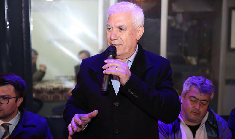 Bozbey’den Dürdane çocuklarına park ve halı saha sözü