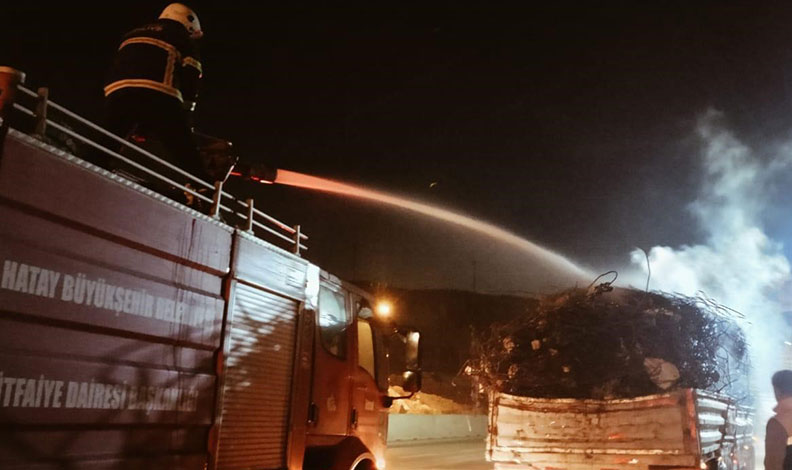 Belen’de hurda yüklü tırda yangın