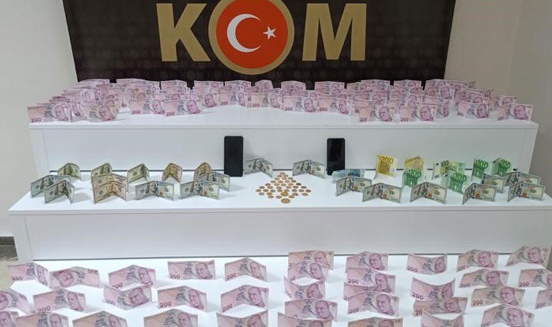 Kendilerini polis olarak tanıtıp vatandaşı 750 bin lira dolandırdılar