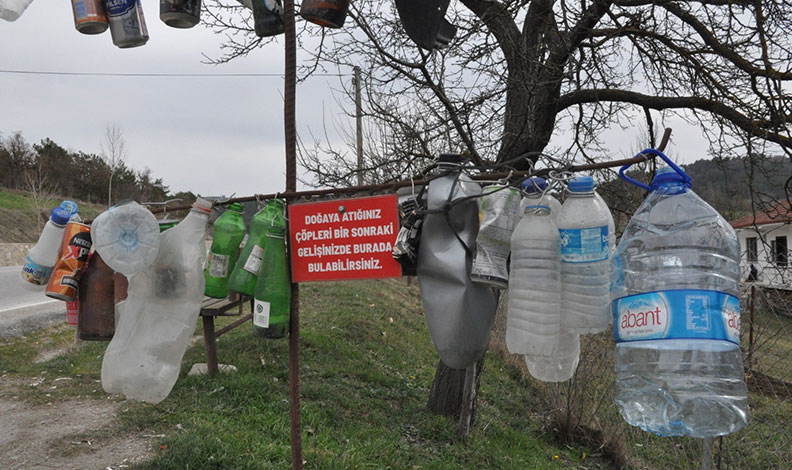 Çöp atanlardan bıktı, çareyi bu şekilde buldu