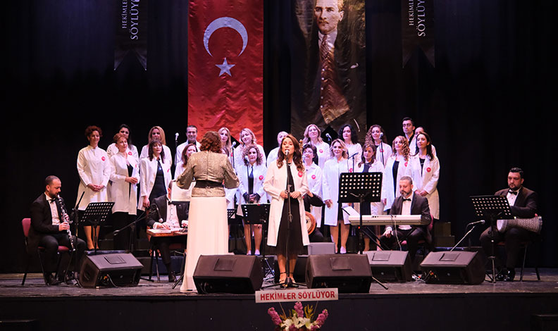 Hekimlerden beyaz önlükleriyle konser
