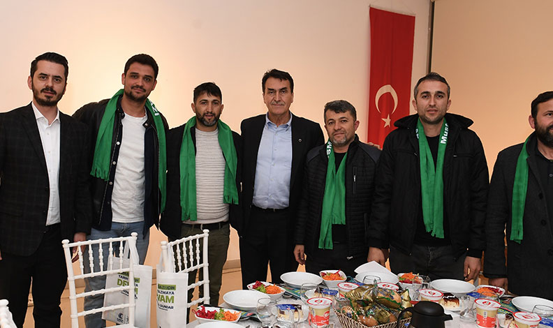 Gençlerden Dündar’a destek sözü
