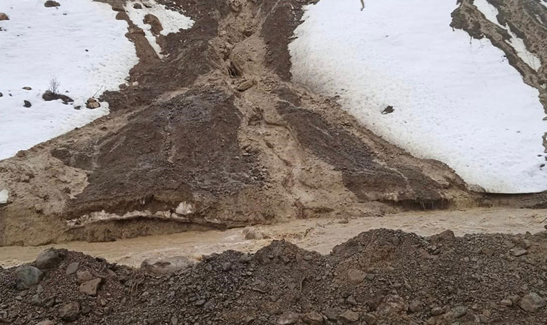 Yüksekova’da dere taştı: Ahırları su bastı
