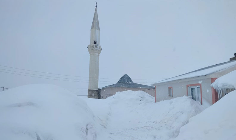 2 bin 444 rakımda bahara hasret köy