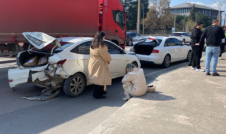 7 araç birbirine girdi: Biri çocuk 5 yaralı