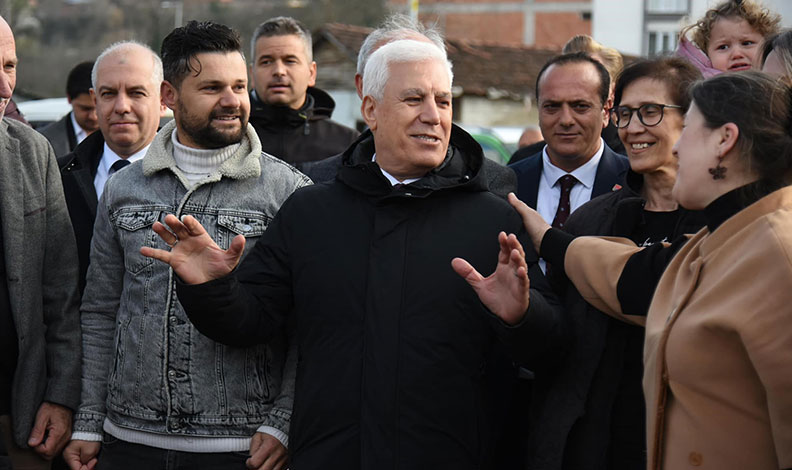 Bozbey’den İnegöl Yeniceköy’e kapalı pazar yeri sözü