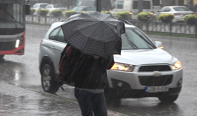 Bursa sağanak yağışa teslim oldu