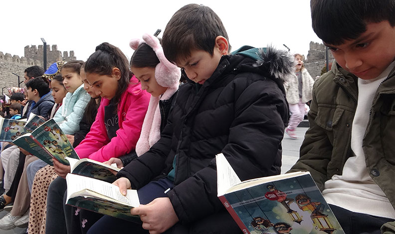 Kayseri’de yarışma kitap okuma şenliğine dönüştü