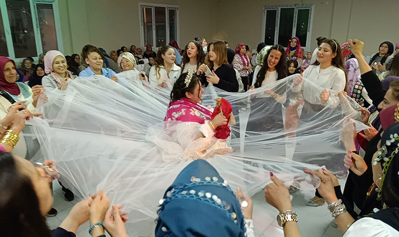 Zihinsel engelli genç kızın gelinlik hayali gerçek oldu