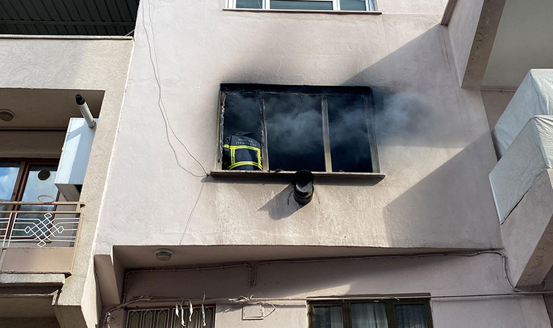 Bursa’da elektrikli battaniye daireyi kül etti