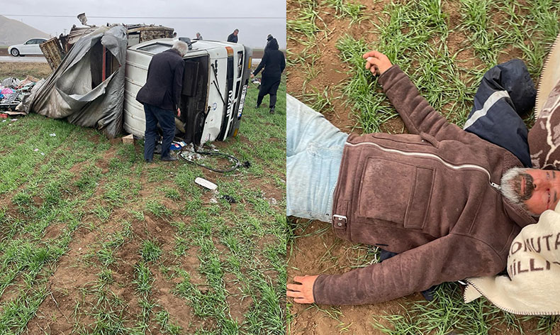 Hurda yüklü kamyonet devrildi, 2 kişi yaralandı