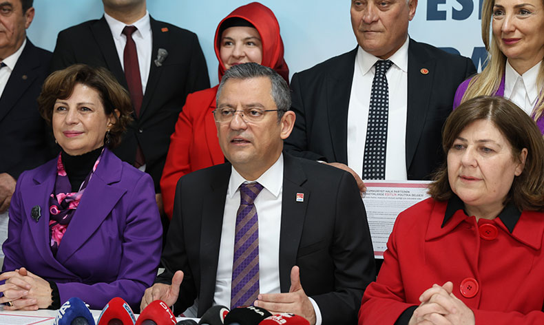 Kadınlar gününde kadın adayı Köksal’ı eleştirdi
