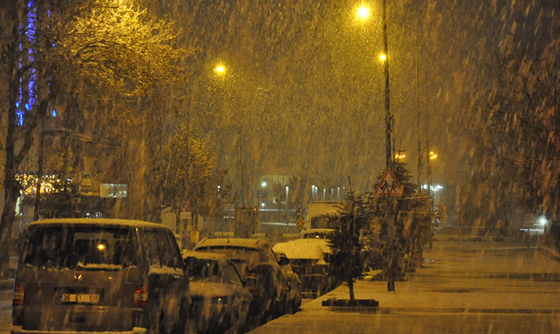 Kars’ta yoğun kar yağışı