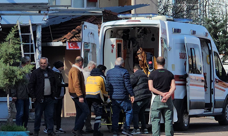 Merdivenden düşen yaşlı adam hastanelik oldu