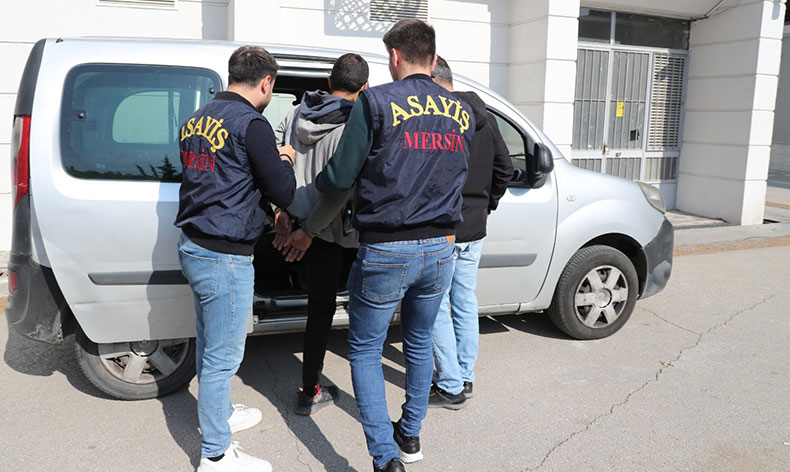 Oto hırsızı önce kameraya sonra polise yakalandı