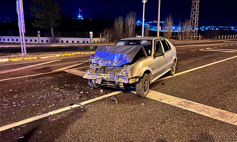 Kayganlaşan yol kazayı beraberinde getirdi