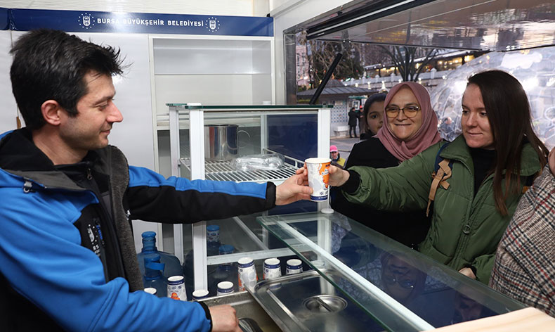 Büyükşehir Belediyesi ‘İftara 5 Kala Yanınızda’