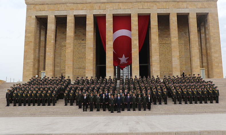 Kara Harp Okulu öğrencileri Anıtkabir’i ziyaret etti