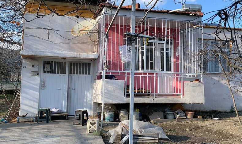 Teklifleri umursamadan, arazisini jandarmaya bağışladı