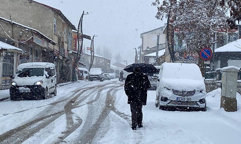 Karlıova’ya kış geri geldi