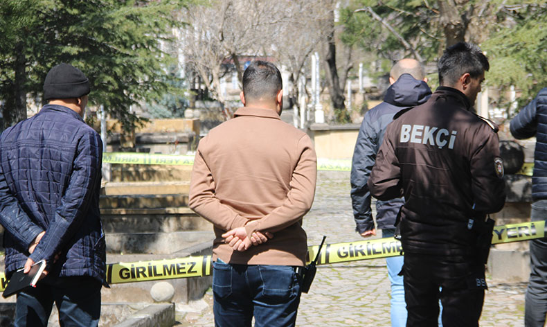 Mezarlıkta 4 aylık cenin bulundu