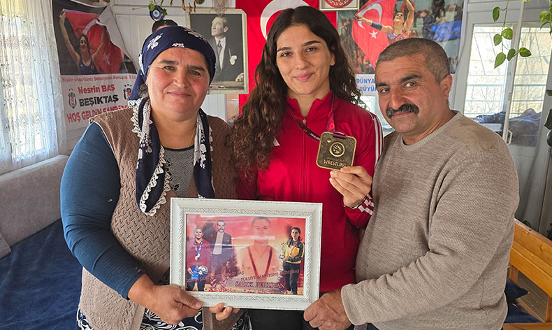 Milli güreşçi coşkulu karşılama