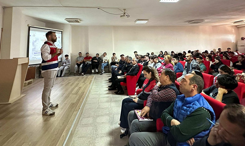 Jandarmadan öğrencilere siber farkındalık eğitimi