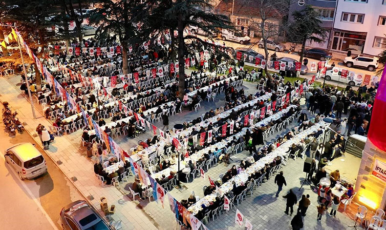 MHP Söğüt’te vatandaşları iftarda buluşturdu