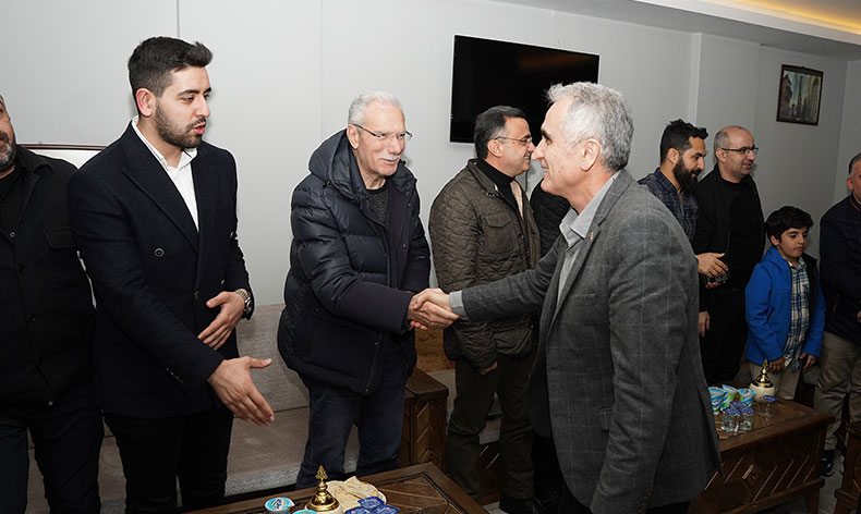 “İlk işimiz ara sokaklarımızdaki yolları düzeltmek”