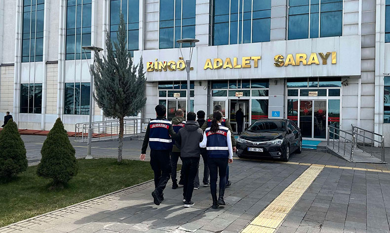 Terör örgütü propagandası yapan 4 kişi gözaltına alındı