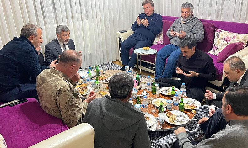 Vali Aydoğdu, iftarda şehit ailesine misafir oldu