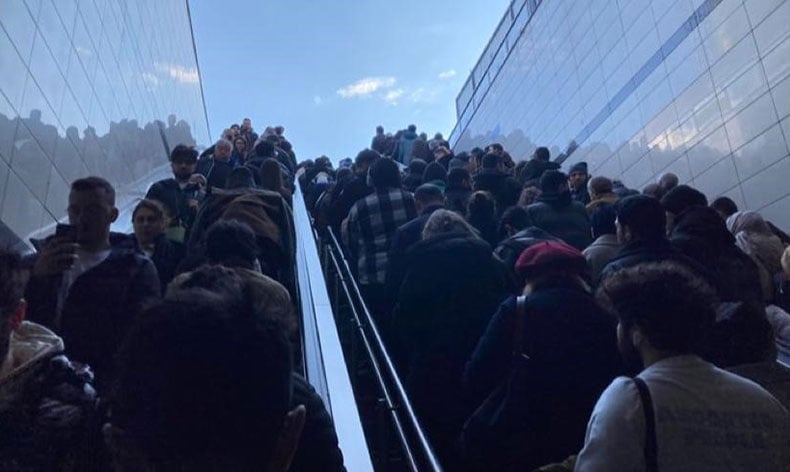 Altunizade’de metrobüs arızası