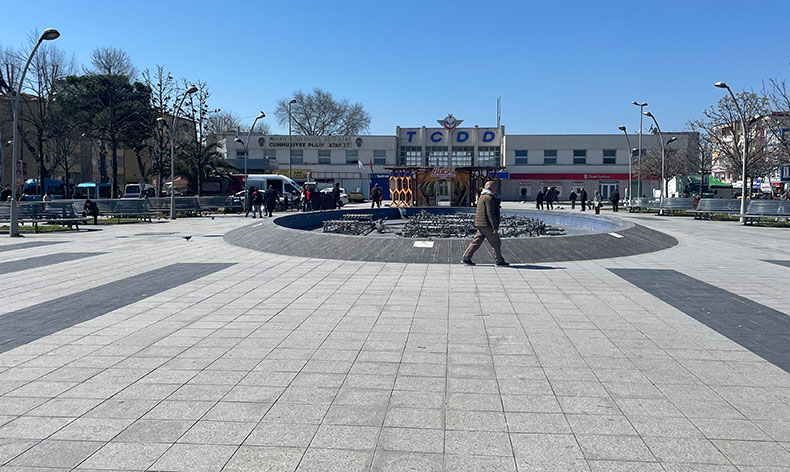 İki grup arasında çıkan tartışma meydan savaşına dönüştü