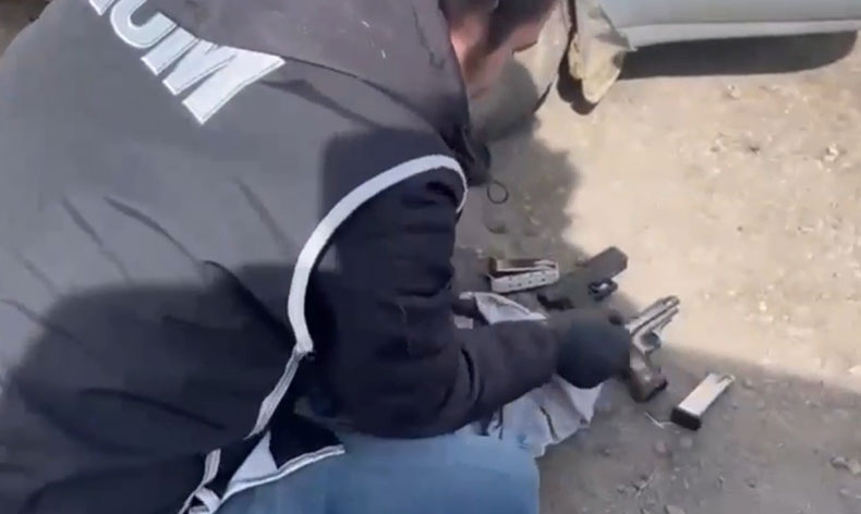 Kars’ta silah tüccarları yakayı ele verdi