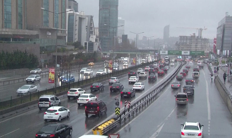 İstanbul’da sağanak yağış etkisini gösterdi