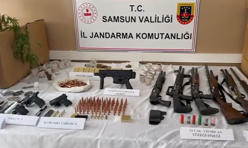 Tavan arasına gizlenmiş silahlar ele geçirildi