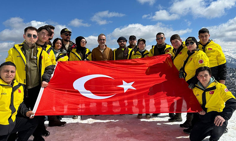 Afyonkarahisar ANDA ekibinden vefa tırmanışı